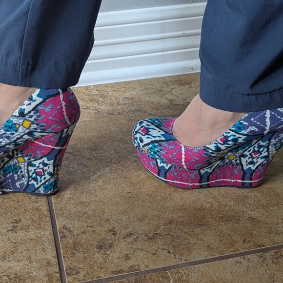Steve Madden Pammyy Multi color Platform Wedge 5" Heels Size 7.0 - With Box! - Picture 3 of 8